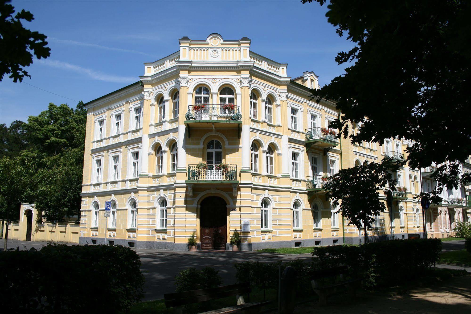 Hotel Metropol Františkovy Lázně エクステリア 写真